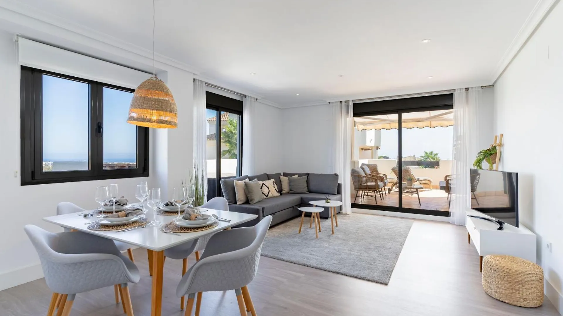 Geweldig Appartement Met Ruim Terras En Zeezicht Estepona