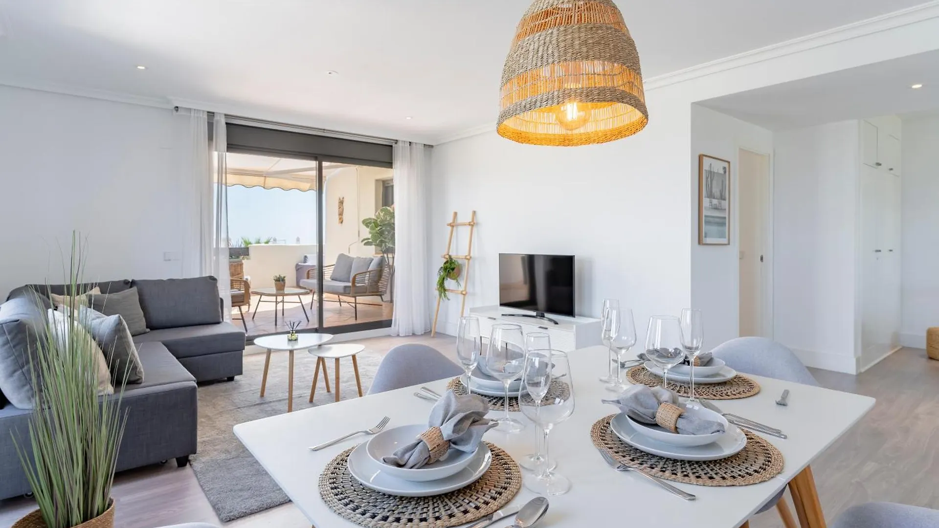 Geweldig Appartement Met Ruim Terras En Zeezicht Estepona 0*,  Spain