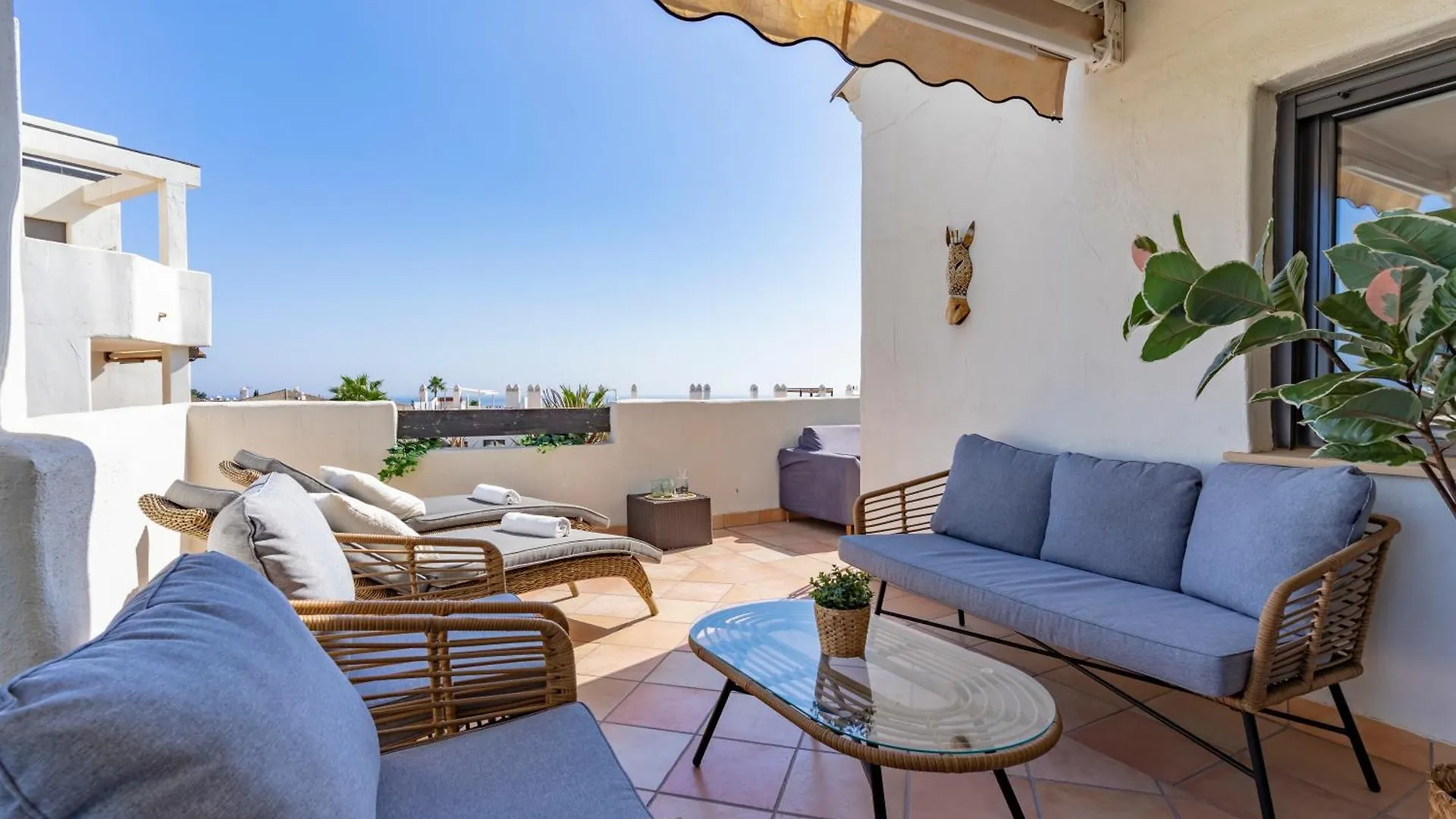 Geweldig Appartement Met Ruim Terras En Zeezicht Estepona Apartment
