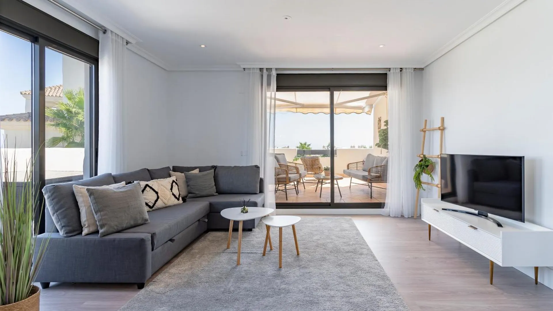 Apartment Geweldig Appartement Met Ruim Terras En Zeezicht Estepona Spain