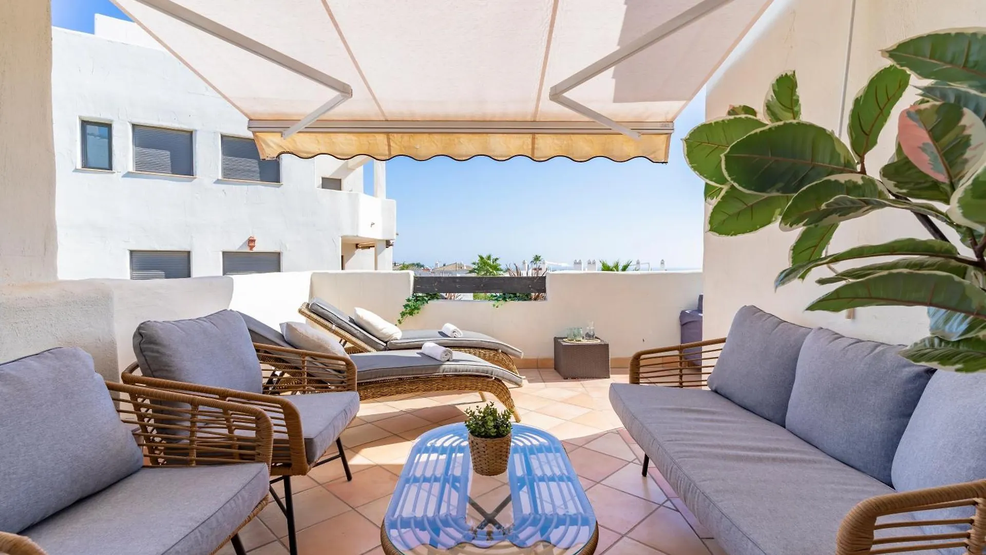 Geweldig Appartement Met Ruim Terras En Zeezicht Estepona